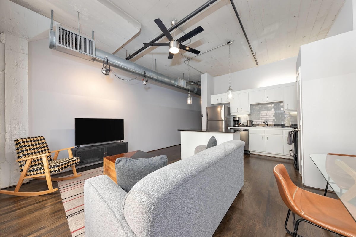 Pillow-top beds, individually decorated, individually furnished