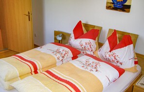 2 bedrooms, travel cot, free WiFi, bed sheets - Ferienwohnung in ruhiger Lage (Trins)