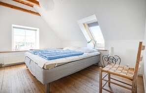 8 bedrooms, travel cot, free WiFi