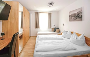 3 Schlafzimmer, Reisekinderbett, kostenloses WLAN