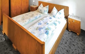 1 Schlafzimmer, Reisekinderbett