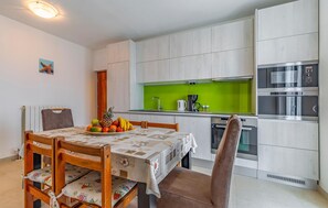 Refrigerador, microondas, parrilla de estufa y lavavajillas 