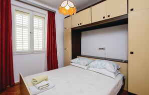 3 bedrooms, free WiFi, bed sheets - 3 bedroom nice home in Zuljana (Zuljana)