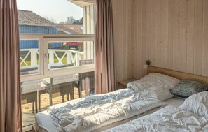 2 bedrooms, travel cot, free WiFi, bed sheets - Beautiful home in Schönhagen with sauna (Schönhagen)