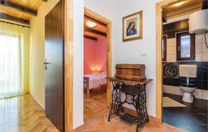 3 bedrooms, travel crib, free WiFi, bed sheets