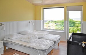 4 bedrooms, travel cot, free WiFi