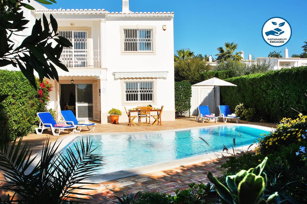 CHARMING VILLA WITH PRIVATE POOL, AIR CON, BBQ AND FREE Wi-Fi