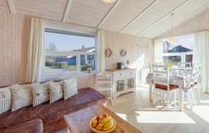 Fernseher, Kamin, DVD-Player
