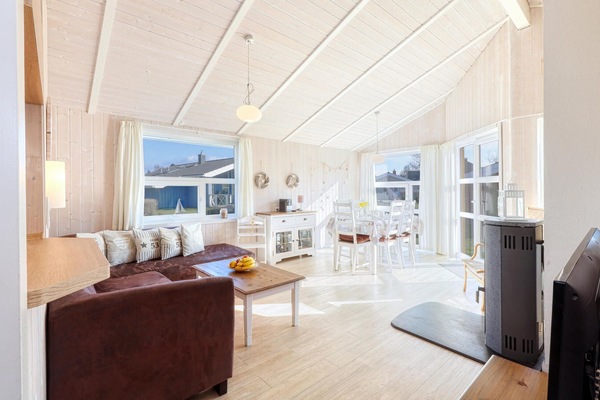 Fernseher, Kamin, DVD-Player