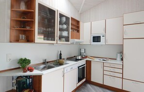 Geladeira, cooktop, lava-louças, cafeteira/chaleira