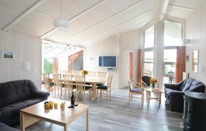 Fernseher, Kamin, DVD-Player