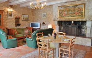 Chimenea y tenis de mesa 