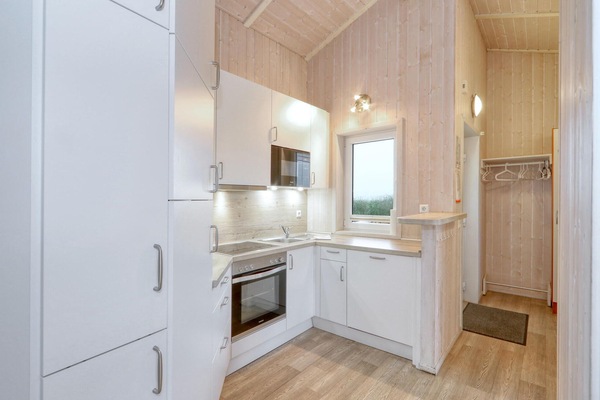 Køleskab, kogeplade, opvaskemaskine, kaffe-/temaskine