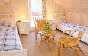 2 Schlafzimmer, Reisekinderbett, kostenloses WLAN, Bettwäsche