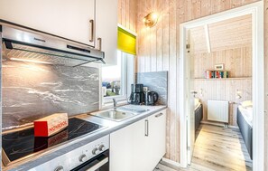 Kühlschrank, Mikrowelle, Herdplatte, Geschirrspüler
