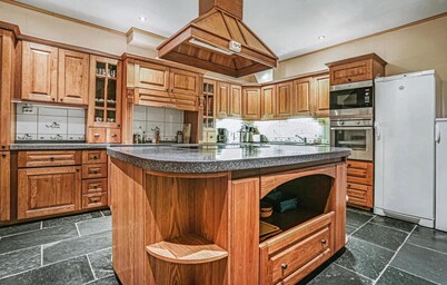 10 bedroom amazing home in ølen