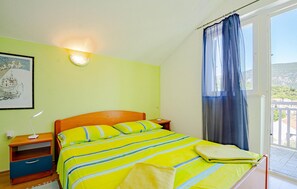3 bedrooms, free WiFi, bed sheets - Amazing home in Ston with house sea view (Ston)