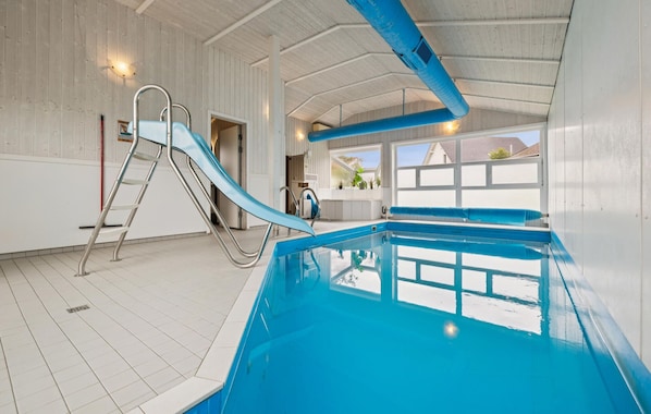 Piscine intérieure