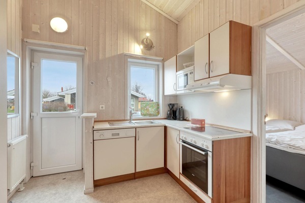 Frigorífic, placa de cuina, rentaplats i cafetera i tetera