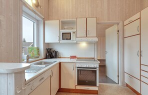 Kühlschrank, Mikrowelle, Herdplatte, Geschirrspüler