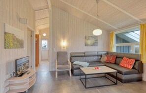 TV, fireplace, DVD player - Beach front home in Schönhagen (Schönhagen)