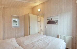 3 Schlafzimmer, Reisekinderbett, kostenloses WLAN, Bettwäsche