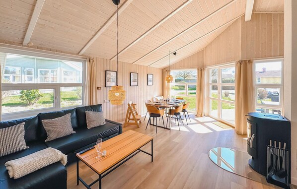 TV, fireplace, DVD player - Awesome home in Schönhagen with sauna (Schönhagen)