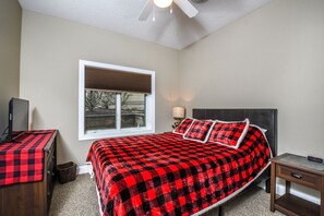 House, Multiple Beds, Kitchen, Mountain View | 4 bedrooms - The Den (McHenry)
