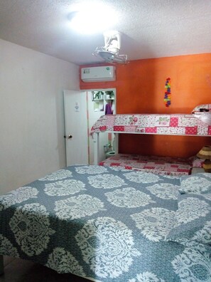 1 habitación, tabla de planchar con plancha y internet gratis