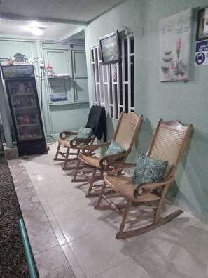 صورة غير مصنفة، 4 من 33، زرّ