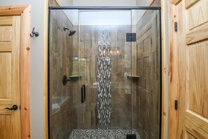 House, Multiple Beds, Hot Tub | Bathroom | Towels