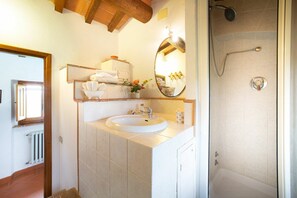 Dusche, Haartrockner, Bidet