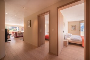 3 chambres, fer et planche à repasser