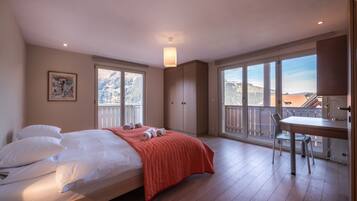 3 bedrooms, iron/ironing board