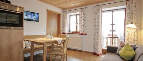 DVD player, ping pong