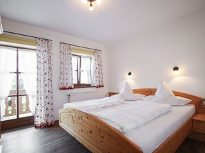 2 bedrooms, bed sheets