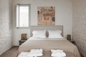 7 bedrooms, iron/ironing board, WiFi, bed sheets