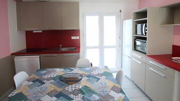 Réfrigérateur, micro-ondes, lave-vaisselle