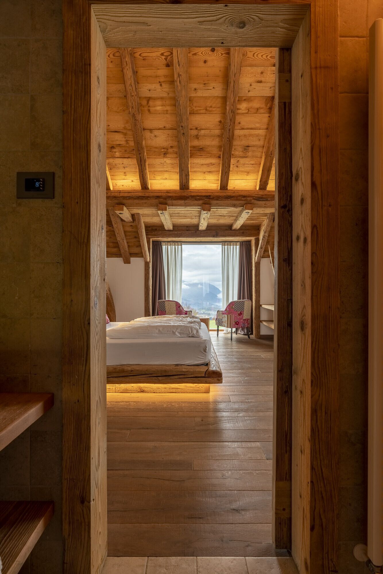 3 chambres, coffres-forts dans les chambres, fer et planche à repasser