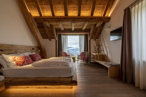 3 chambres, coffres-forts dans les chambres, fer et planche à repasser