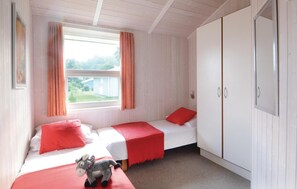 5 bedrooms, travel cot, free WiFi