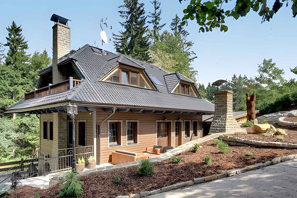 المنشأة من الخارج