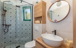 Shower, hair dryer - Lovely home in Malinska (Malinska)