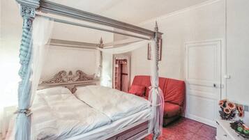 7 chambres, lit parapluie, draps fournis