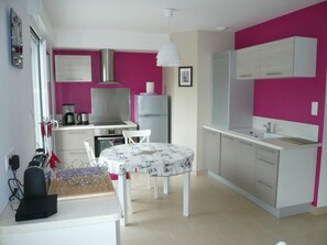 Fridge, microwave, dishwasher - Bright house 200m from beach with garden and terrace (Barneville-Carteret)