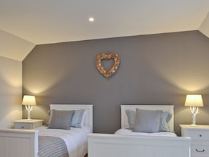 3 bedrooms, free WiFi, bed sheets