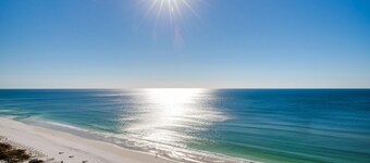 3BR Beach Cottage w/ GOLF CART + Beach Tram! Pets Welcome. Near Pool, Hot Tub