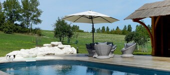 Casa de vacaciones privada con WIFI, piscina privada, TV, terraza, mascotas permitida, aparcamiento