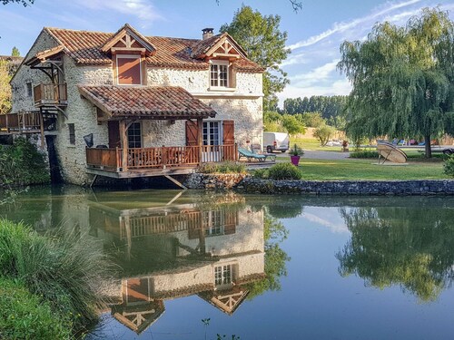 Wonderful private villa for 8 guests with private pool, WIFI, TV, terrace and pets allowed