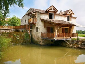 Exterior - Stunning private villa for 8 guests with WIFI, private pool, TV, terrace and pets allowed (Saint-paul-le-jeune)